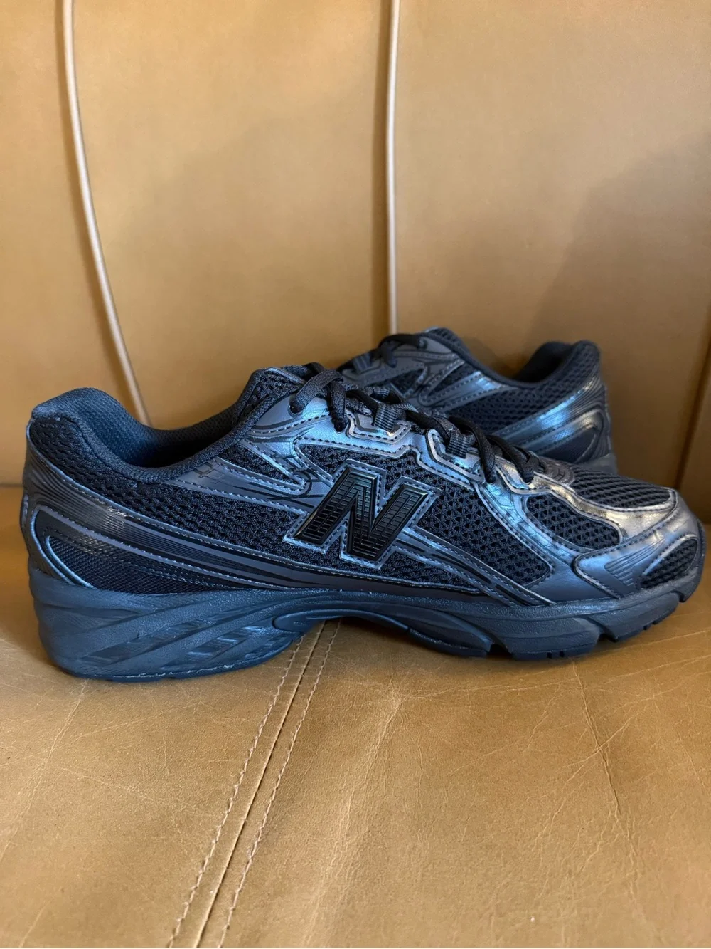 New Balance 740v2 Mens Size 10 Black Gray Athletic Running Shoes Sneakers